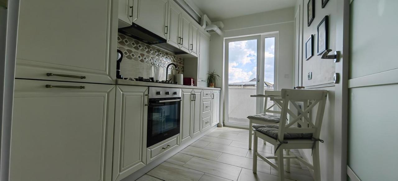 Apartament 1 Mai Bloc Nou-Self Check-In Craiova Bagian luar foto